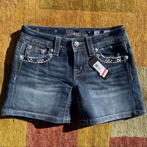 Women Miss Me Jean Shorts Size: 25